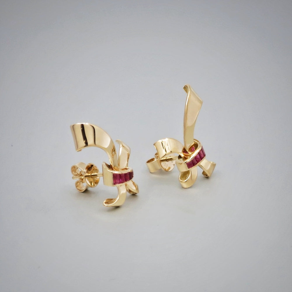 
                      
                        Ribbon Ruby Yellow gold Earrings
                      
                    