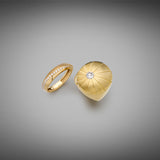 'Apus' Diamond Ring in Yellow Gold