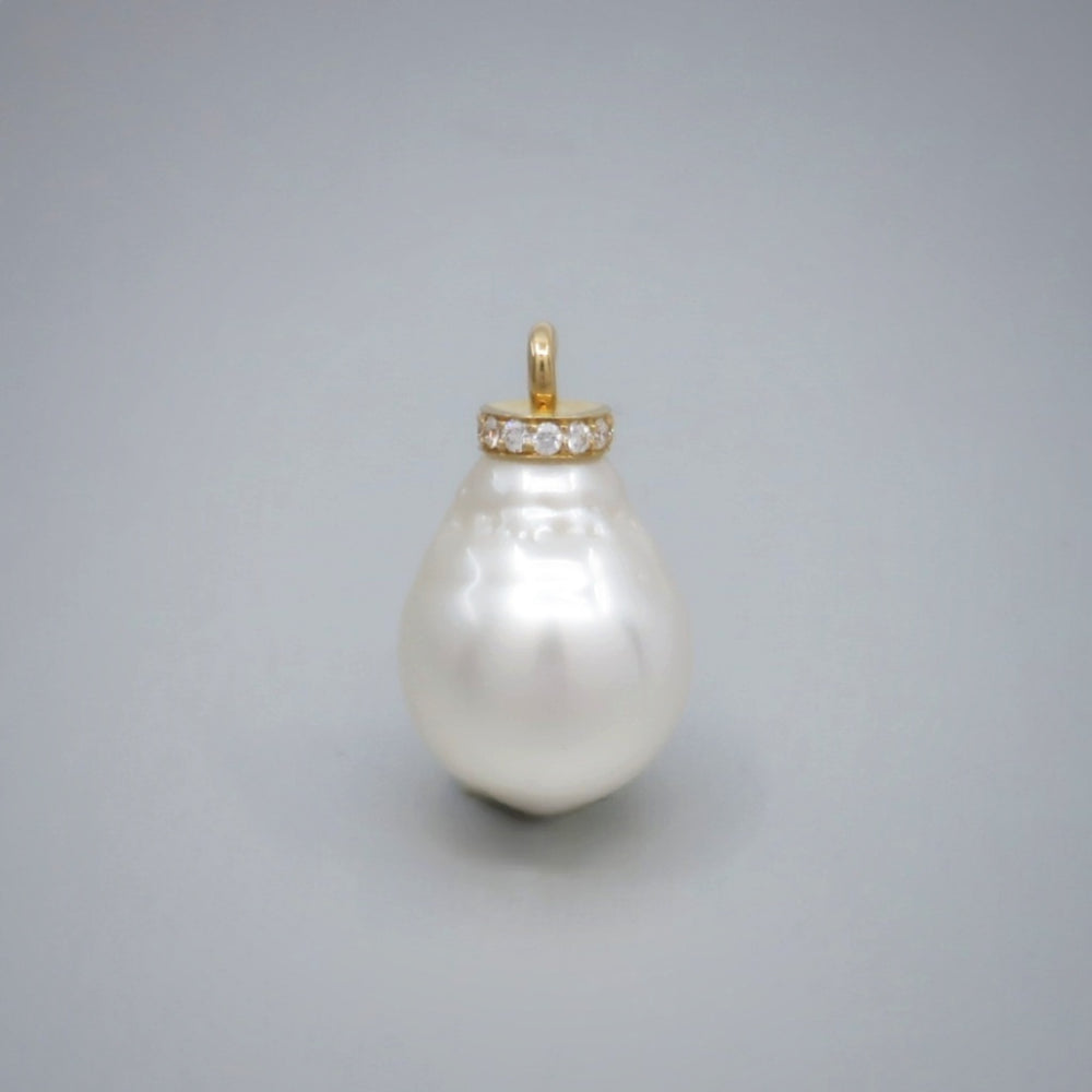 'Dorado' White Circle Pearl Pendant