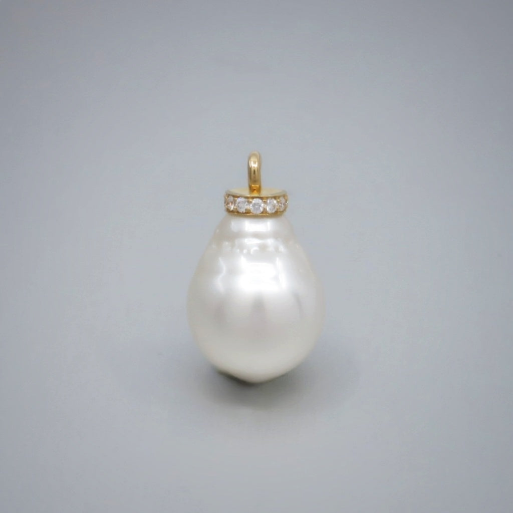 'Dorado' White Circle Pearl Pendant