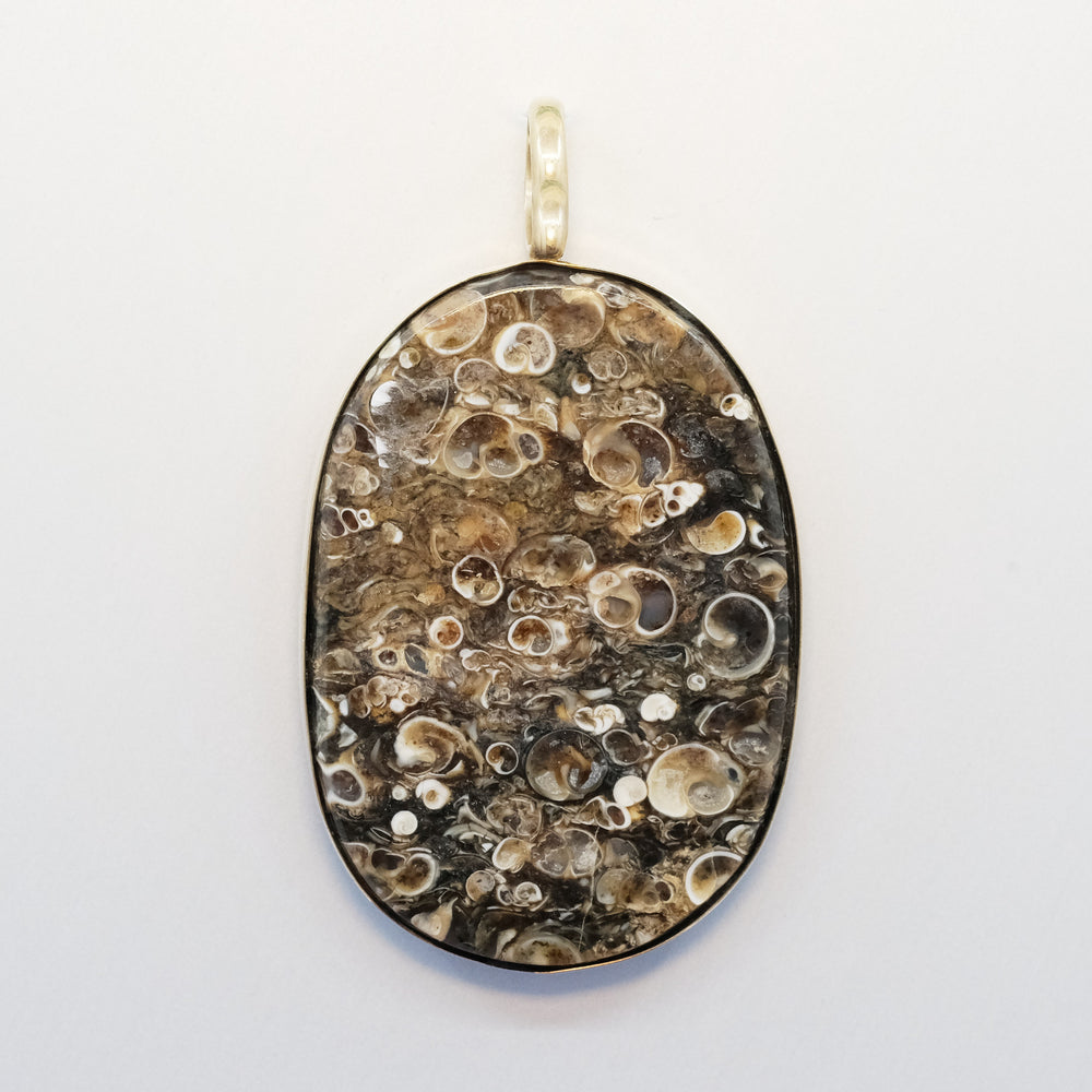 Agate large pendant in 18ct Yellow Gold