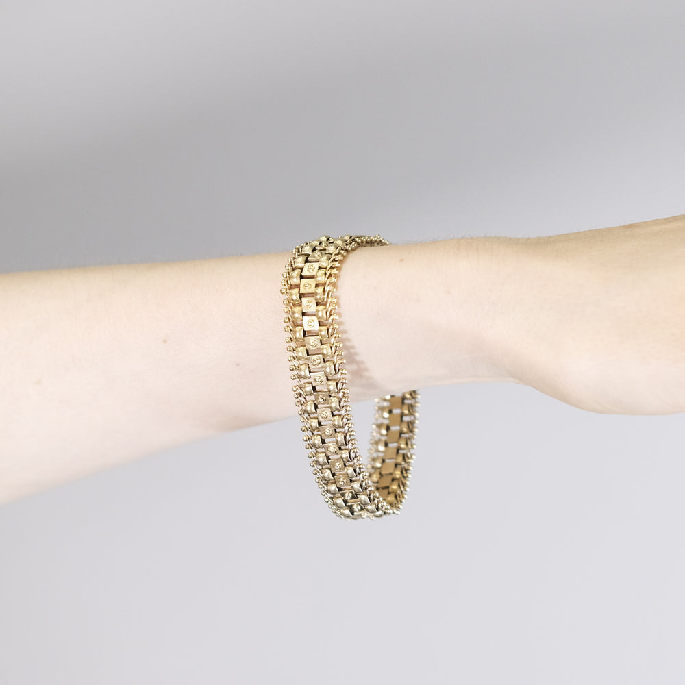 
                      
                        18 Yellow Gold Bracelet
                      
                    