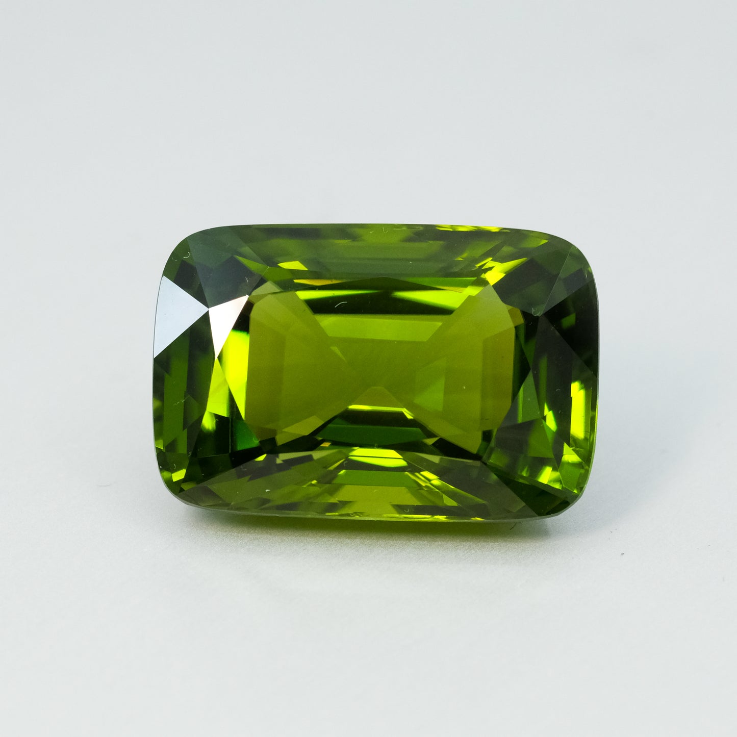 Loose Peridot - Cushion cut - 62.50cts