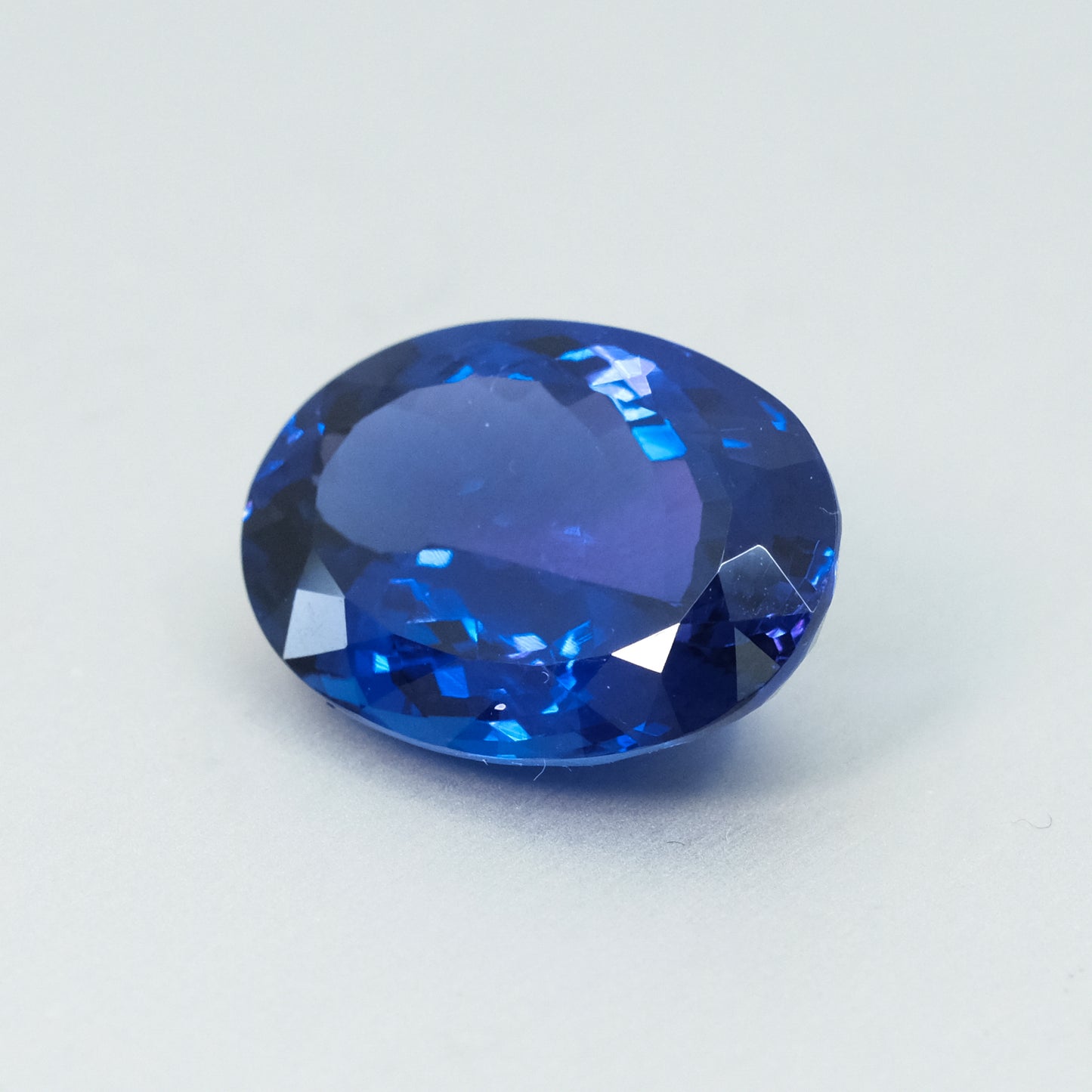 Loose Tanzanite - oval cut - 17.2cts