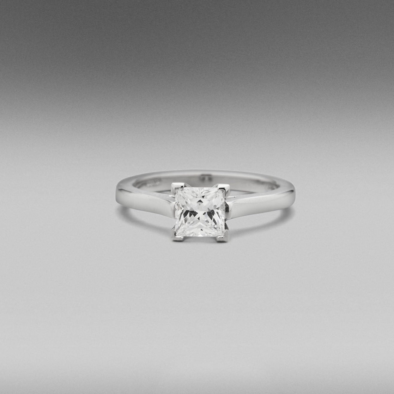 'Vela' Diamond ring