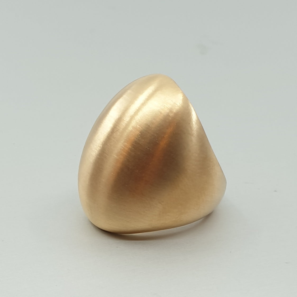 A BUNDA Boutique ring in bronze with a luxurious brushed satin finish. The ring's interior has a high polish. Looks great worn on the ring or middle finger.
