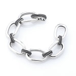  A fine roped edge detail set on central links gives this distinctive mixed link bracelet a sophisticated feel.